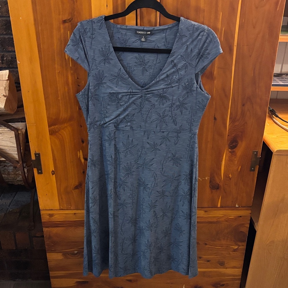 Toad & Co. Slate Blue Dress with Leaf Pattern- NWT - Picture 2 of 4